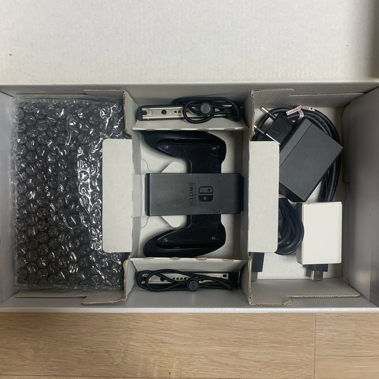 닌텐도 스위치 구형 풀박스 판매합니다. 이미지