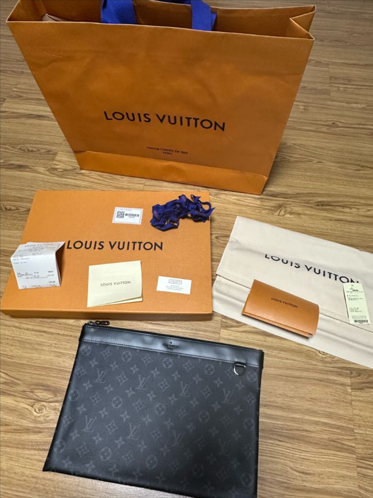 루이비통 클러치백 디스커버리 포쉐트 GM 모노그램 이클립스 클러치--1