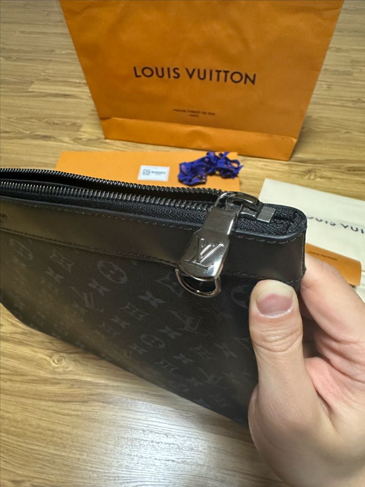 루이비통 클러치백 디스커버리 포쉐트 GM 모노그램 이클립스 클러치--4