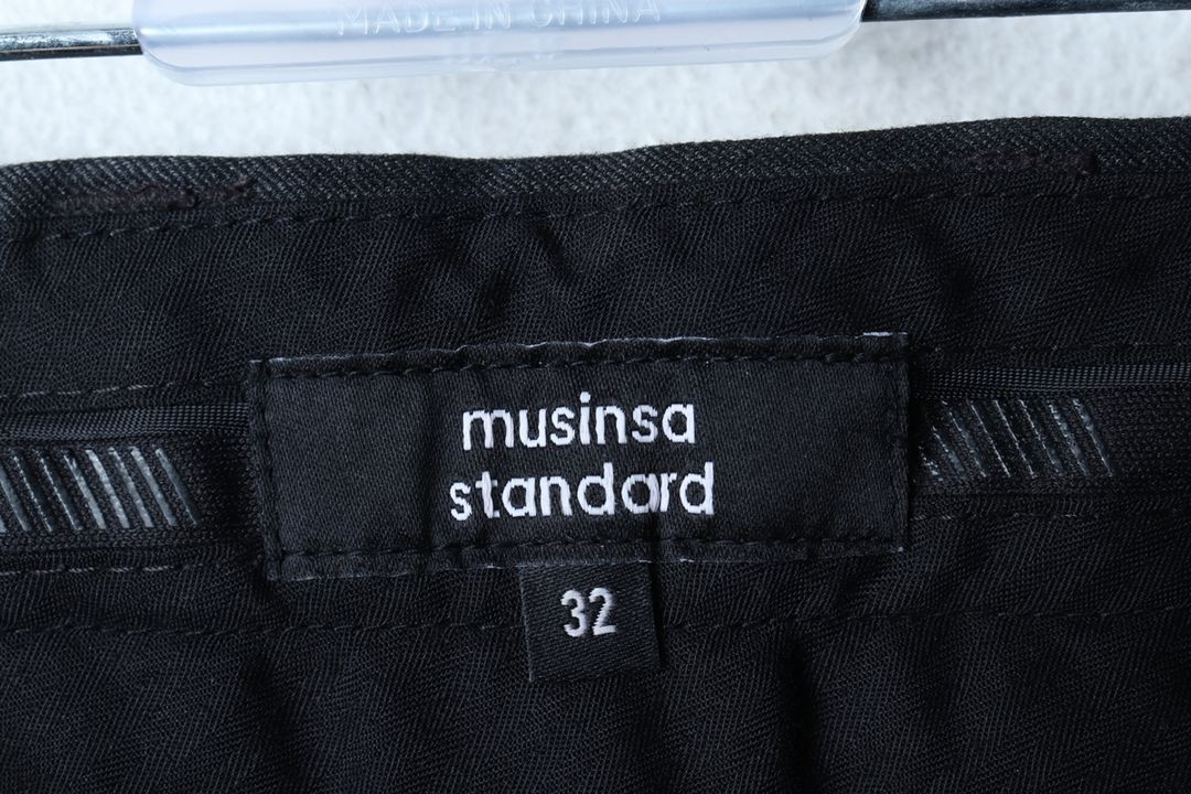 (L) 무신사 스탠다드 슬랙스 경량 바지 투턱 차콜 이미지