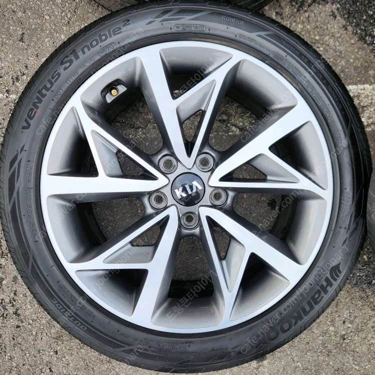 #더뉴 니로 18인치 순정 휠타이어 세트 팝니다.235 45 18--1