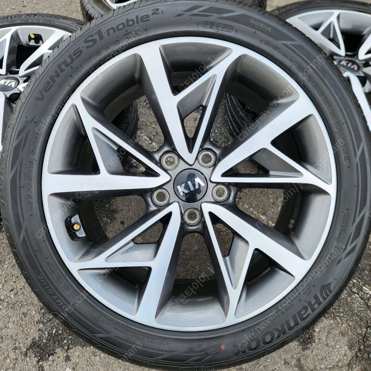 #더뉴 니로 18인치 순정 휠타이어 세트 팝니다.235 45 18--3