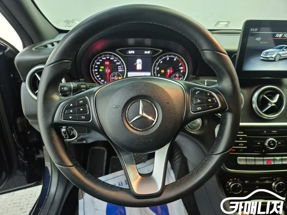 [벤츠]A클래스 W176 A200 (5인승) #3월급매--8