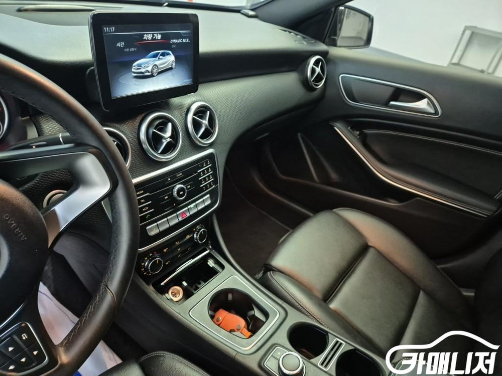 [벤츠]A클래스 W176 A200 (5인승) #3월급매--9