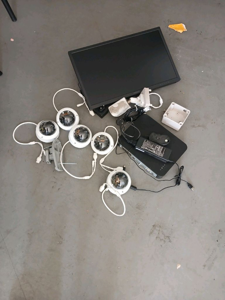 코맥스 8채널 NVR PoE 본체와 CCTV 카메라6대.--9