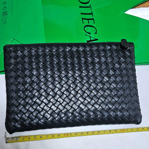 보테가베네타 미니크러치 정품입니다 까짐없습니다