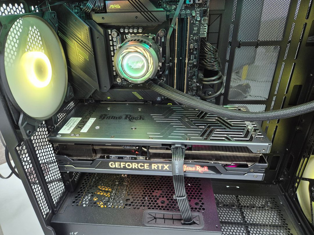 이엠텍 NVIDIA RTX 4090 GAMEROCK D6X 24GB--1