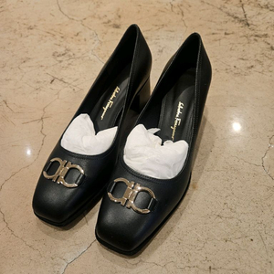 살바토레 페라가모 코미소 55 5.5cm 펌프스 새상품 미착용 사이즈 7.5