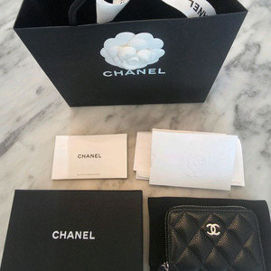 샤넬 지퍼돌이 은장 카드지갑 상태 최상