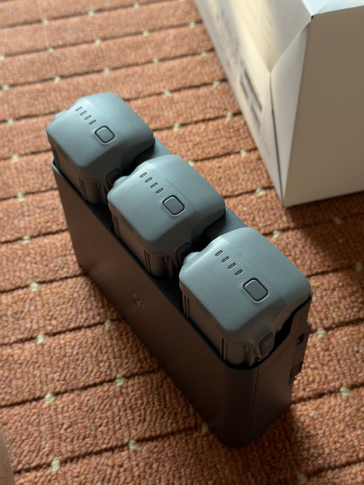 DJI 에어 3s 플라이모어 콤보 리퍼브 유닛 판매합니다--1