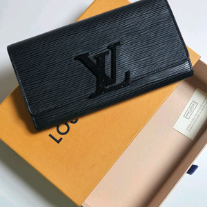 루이비통 에삐 장지갑