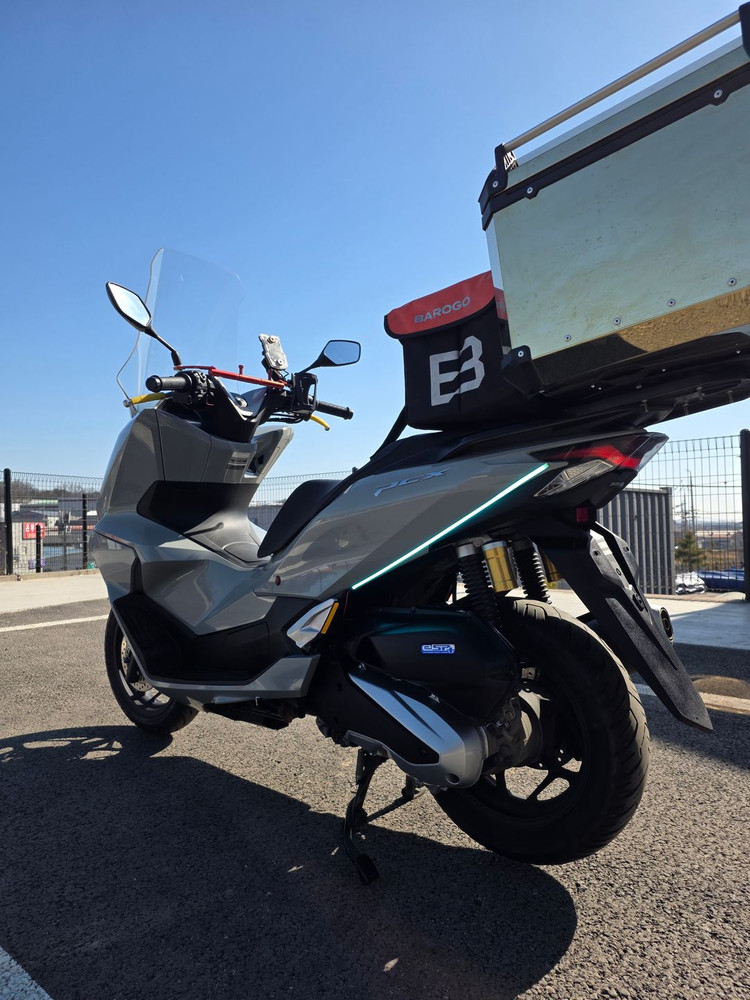 혼다 pcx125 25년식 3만키로 배달셋팅o 깔끔한 셋팅 저렴하게 판매합니다--4