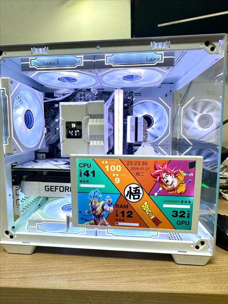 RTX 5060 새 그래픽카드 장착! 화이트 감성 게이밍 데스크탑 PC 컴퓨터 팝니다.--2