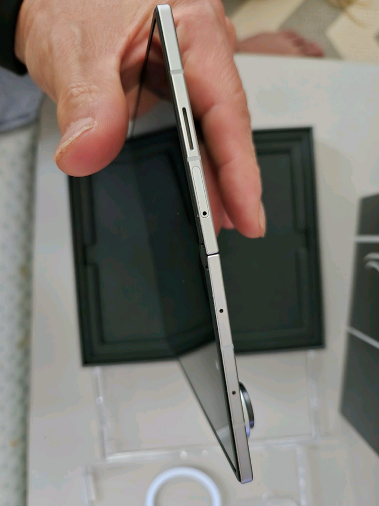 갤럭시 Z폴드7 실버쉐도우 256GB 풀박--2