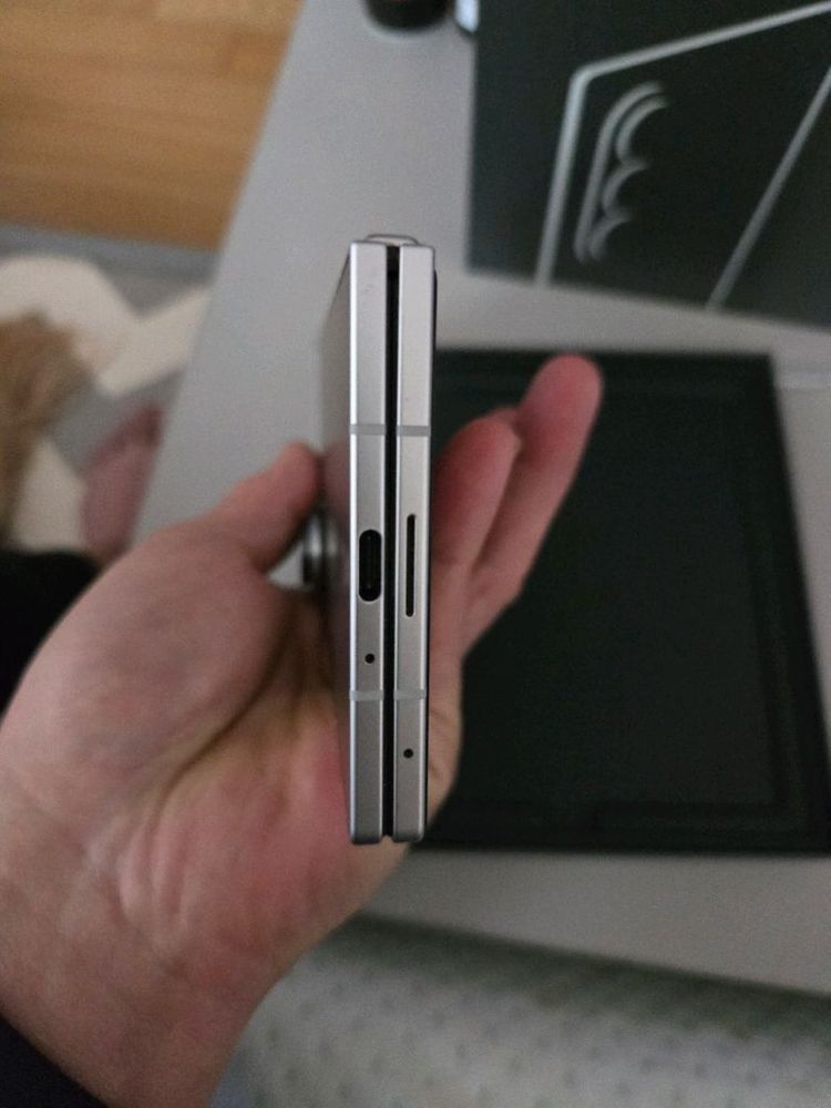 갤럭시 Z폴드7 실버쉐도우 256GB 풀박--8