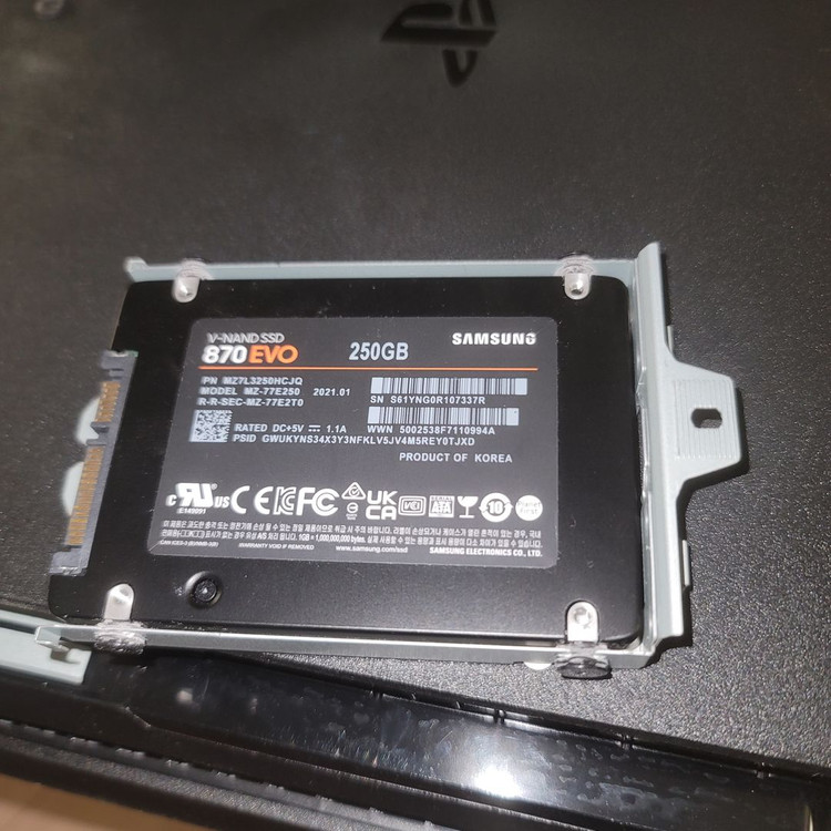 [풀세트] PS4 Pro 7117B(SSD교체) + 패드 2개 + 카메라 + 게임 8종 일괄--3