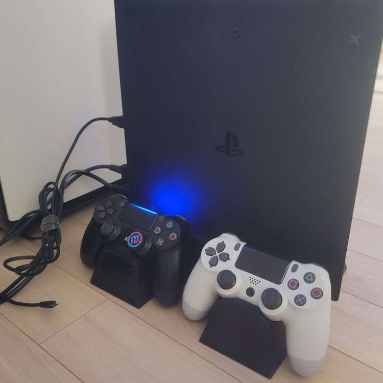 [풀세트] PS4 Pro 7117B(SSD교체) + 패드 2개 + 카메라 + 게임 8종 일괄--4