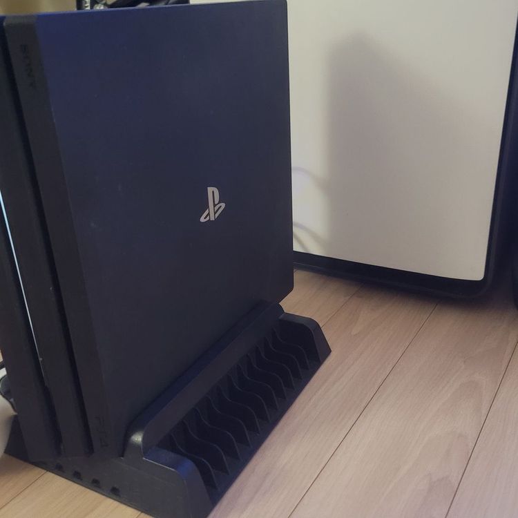 [풀세트] PS4 Pro 7117B(SSD교체) + 패드 2개 + 카메라 + 게임 8종 일괄--8