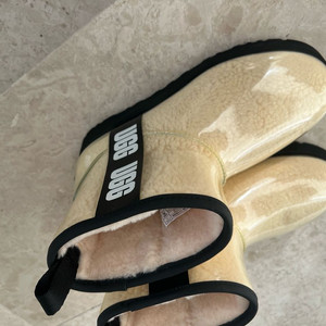 UGG 클래식 클리어 투명 어그 부츠