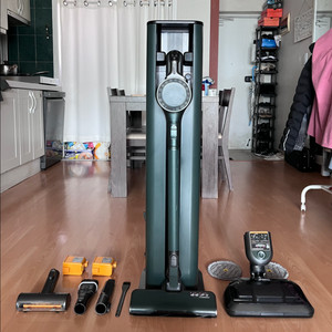 LG A9S 무선청소기 + 올인원타워 + 와이드 LED 흠입구 + 안전 스팀 물청소키트 + 침구 청소키트 팝니다.