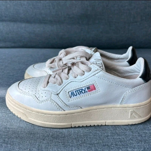 오트리 우먼즈 메달리스트 로우 블랙탭 EU35 AULW-LL22 이미지