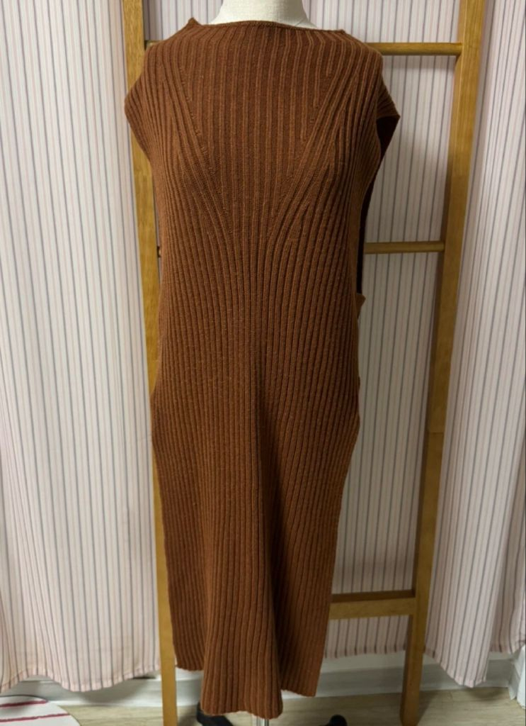 옆트임 골지 레이어드 롱 니트 원피스 브라운 베스트 조끼--1