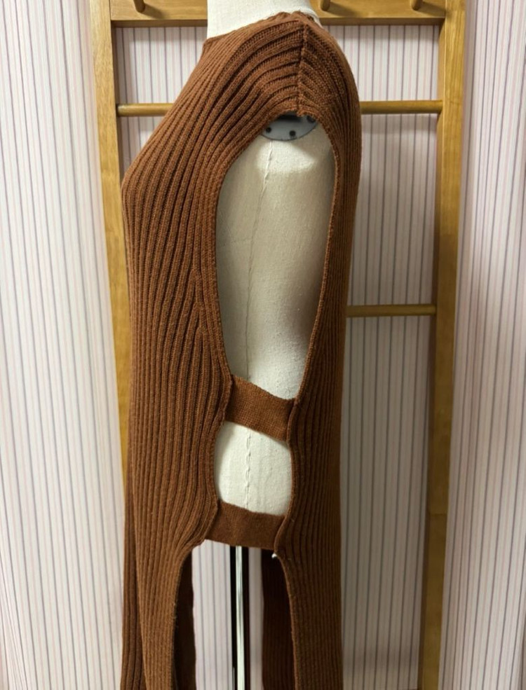 옆트임 골지 레이어드 롱 니트 원피스 브라운 베스트 조끼--2