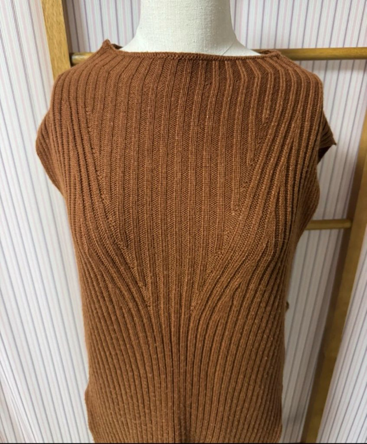 옆트임 골지 레이어드 롱 니트 원피스 브라운 베스트 조끼--3