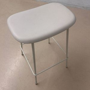 MUTTO 화이트 스툴 판매합니다!