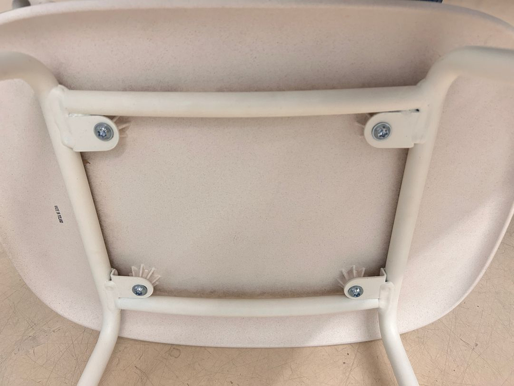 MUTTO 화이트 스툴 판매합니다!--2