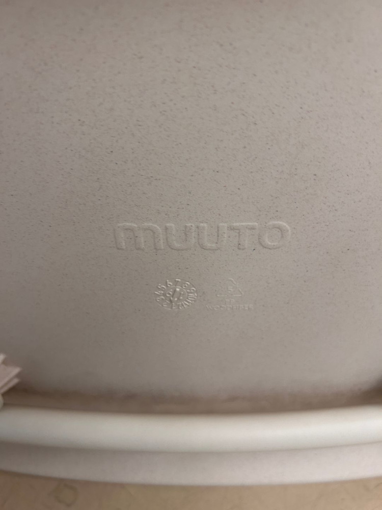 MUTTO 화이트 스툴 판매합니다!--3