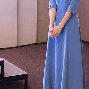 으네드레스 EUNE 보트넥 플레어 원피스 스카이블루 롱기장 44 이미지