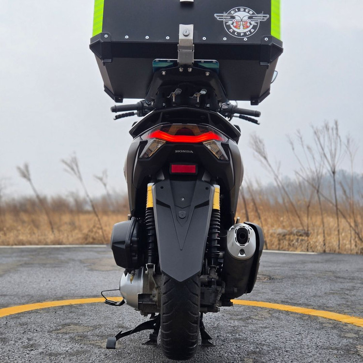 혼다 pcx125 25년식 1만km 배달셋팅 성능좋은 바이크 판매합니다.--3