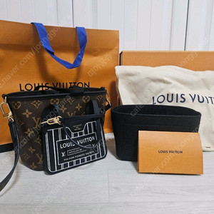 루이비통 LV 네버풀 반둘리에 인사이드 아웃 BB 모노그램 블랙 M12099 이미지