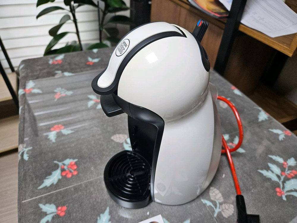 돌체구스토 피콜로 캡슐커피머신 이미지