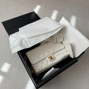 샤넬 클래식 시즌 플랩백