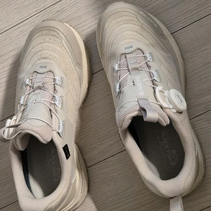 블랙야크 아이유 고어텍스 운동화 이미지