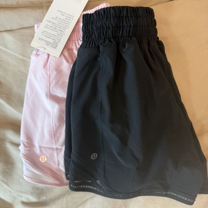 룰루레몬 핫티핫 하이라이즈 쇼츠 4사이즈 러닝쇼츠