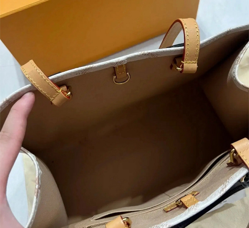 루이비통 온더고 M 베이지--3