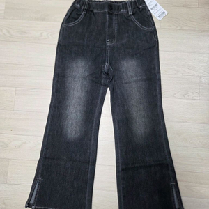 새상품 여아130 부츠컷 스판흑청바지 이미지