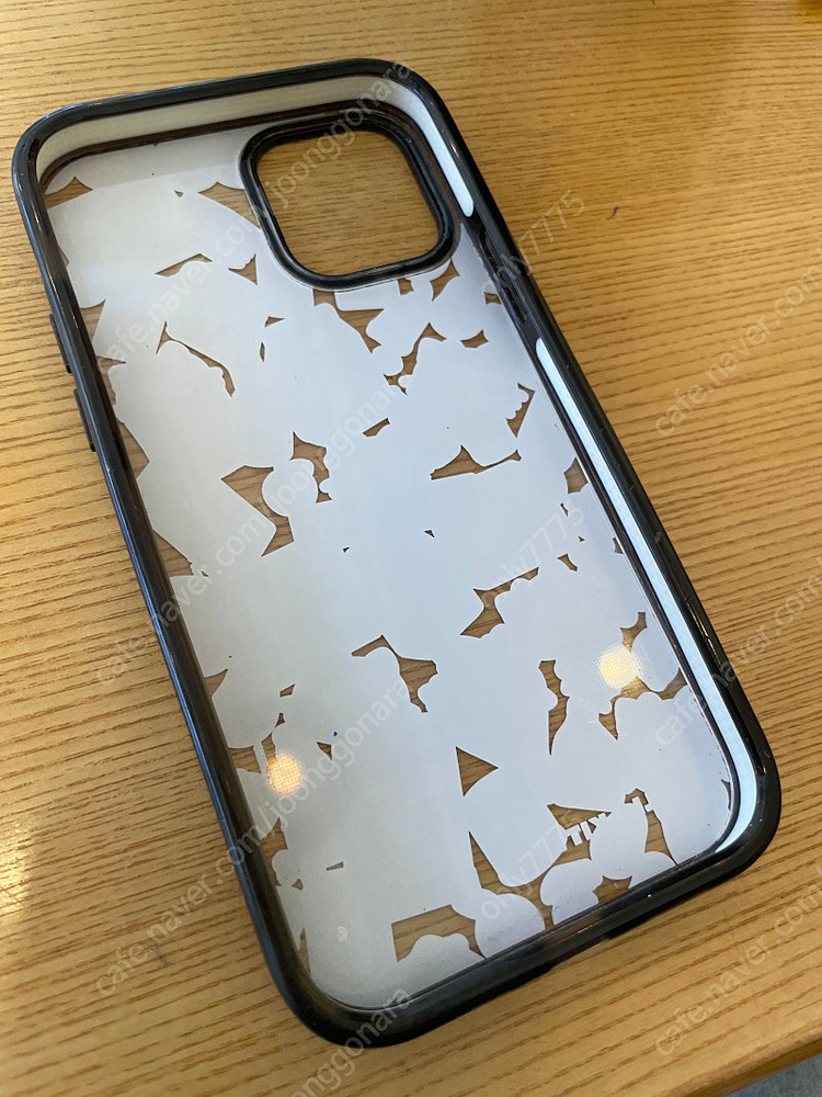 케이스티파이 12프로 헬로우 키티 폰케이스 이미지