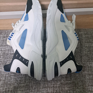 새상품입니다 운동화270