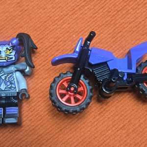 레고 닌자고 울트라 바이올렛 및 오토바이