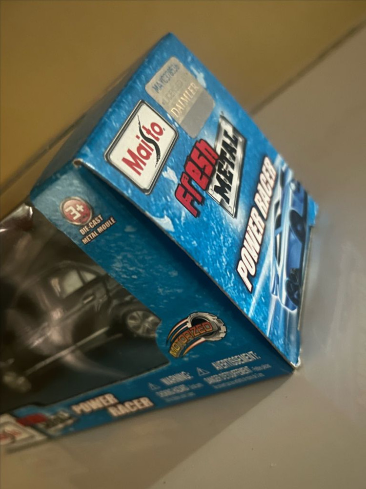 벤츠 E클래스 1:43 다이캐스트 모형--3