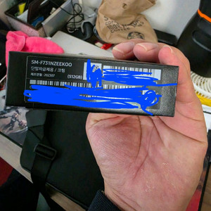 폴더블 스마트폰 이미지