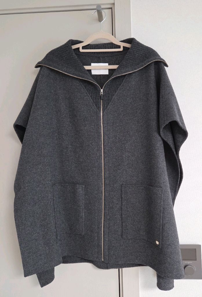 헬렌카민스키 케이프 판초 차콜 새상품--2