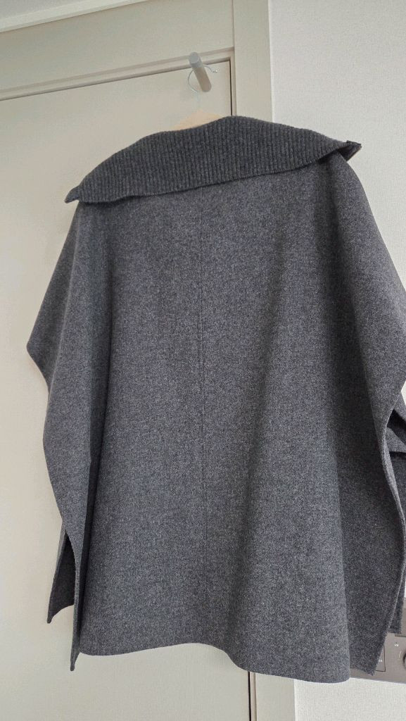 헬렌카민스키 케이프 판초 차콜 새상품--6