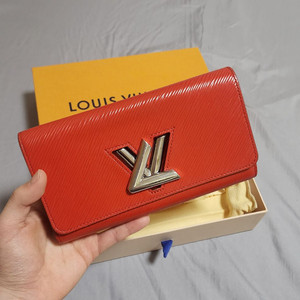 루이비통 트위스트 에피 장지갑 레드