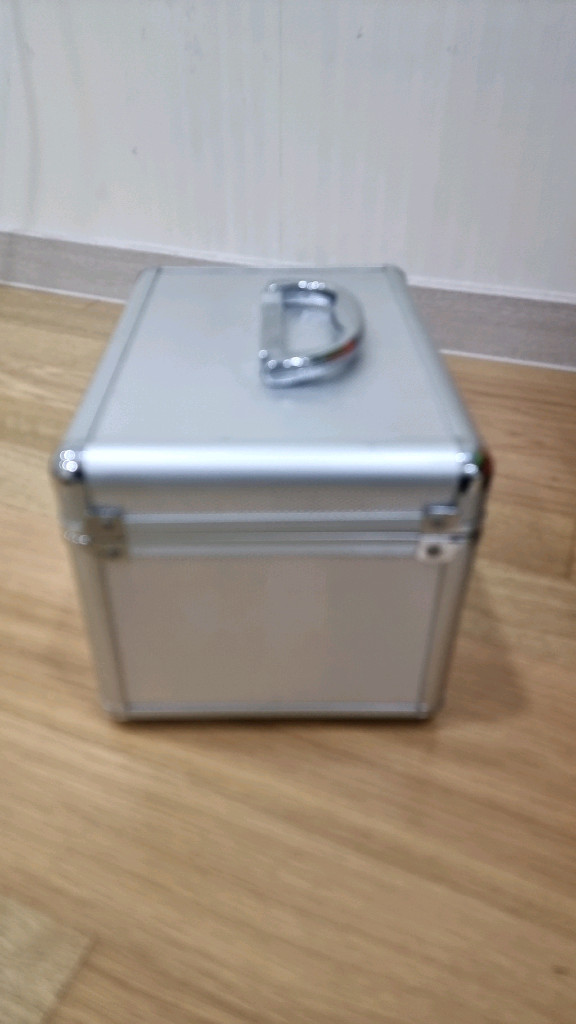 Lac Vert 뷰티 알루미늄 가방 팝니다.(거울내장)--5