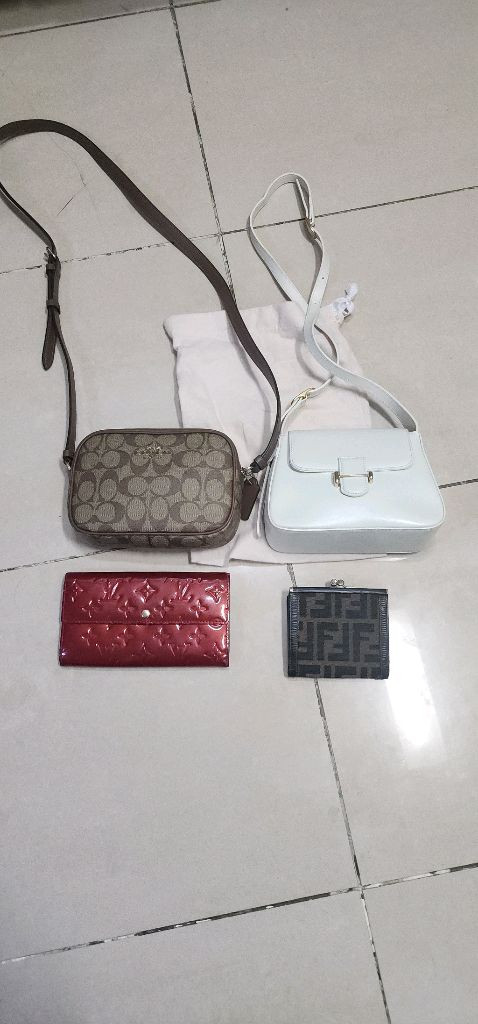 드메리엘 베티 크로스백 이미지